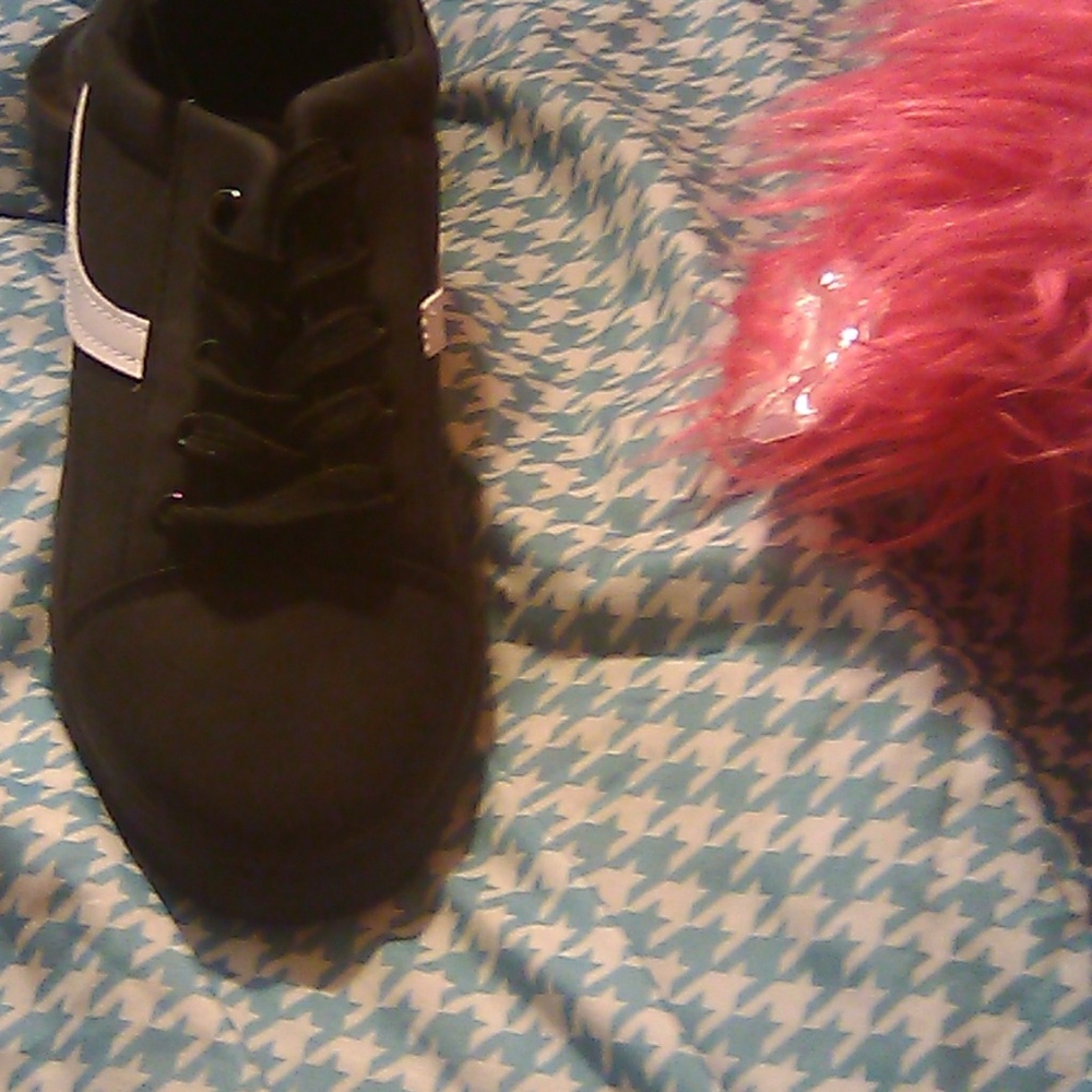 Shoes - Picture 2 of 5